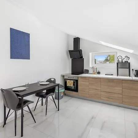 Tres Jolie & Frais Avec Ventilateur, Parking Prive Gratuit, Centre *