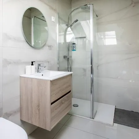 Apartment Tres Jolie & Frais Avec Ventilateur, Parking Prive Gratuit, Centre *
